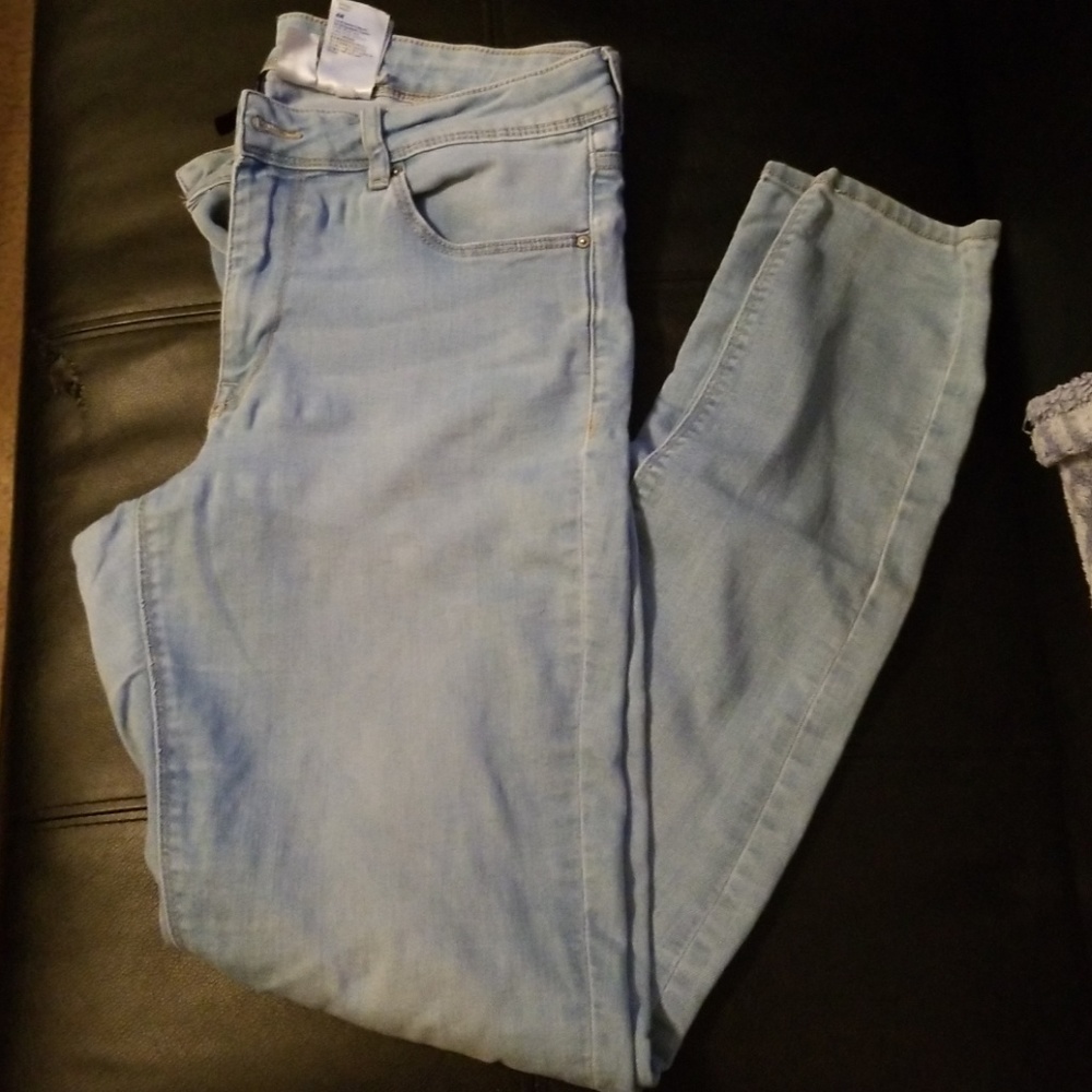 Divided Skinny Jeans